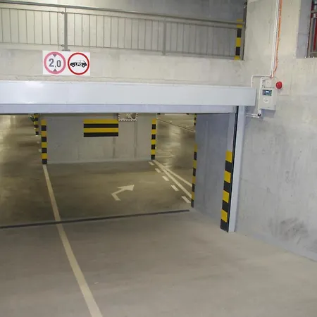 Apartment Old Town Nest - 2 Sypialnie, Balkon, Parking W Hali