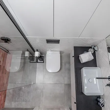Old Town Nest - 2 Sypialnie, Balkon, Parking W Hali 公寓