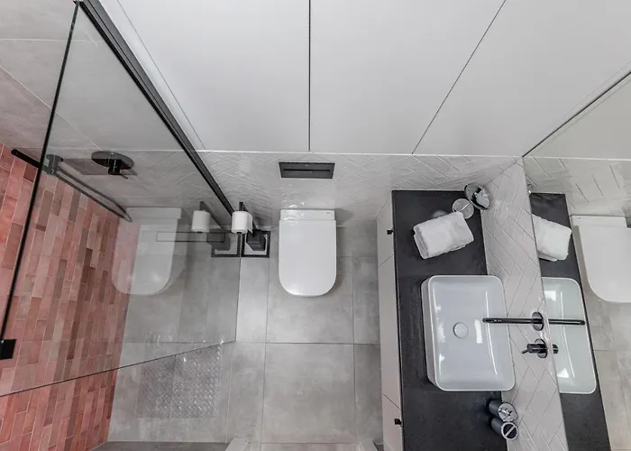 Old Town Nest - 2 Sypialnie, Balkon, Parking W Hali Daire